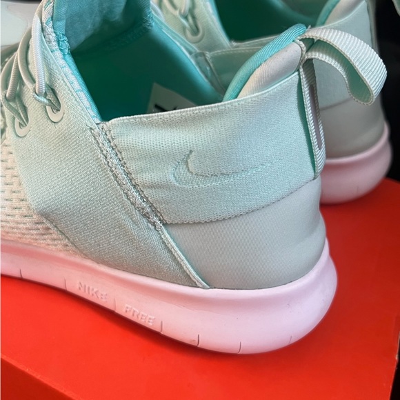 SOLD Women’s Size 10 - Nike Free RN Commuter 2017 Igloo / Night Purple-Aurora - Picture 3 of 8